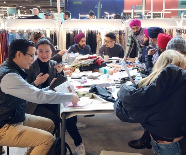 嘉欣絲綢亮相PV展